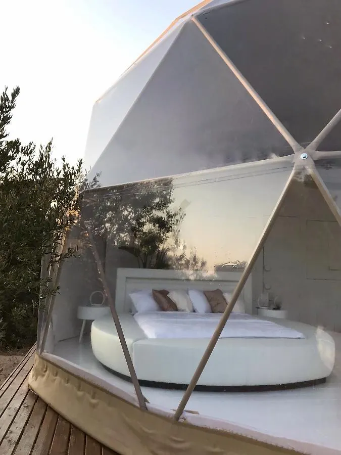 Campo de lujo Domo Suites Masía Cal Geperut Badalona España