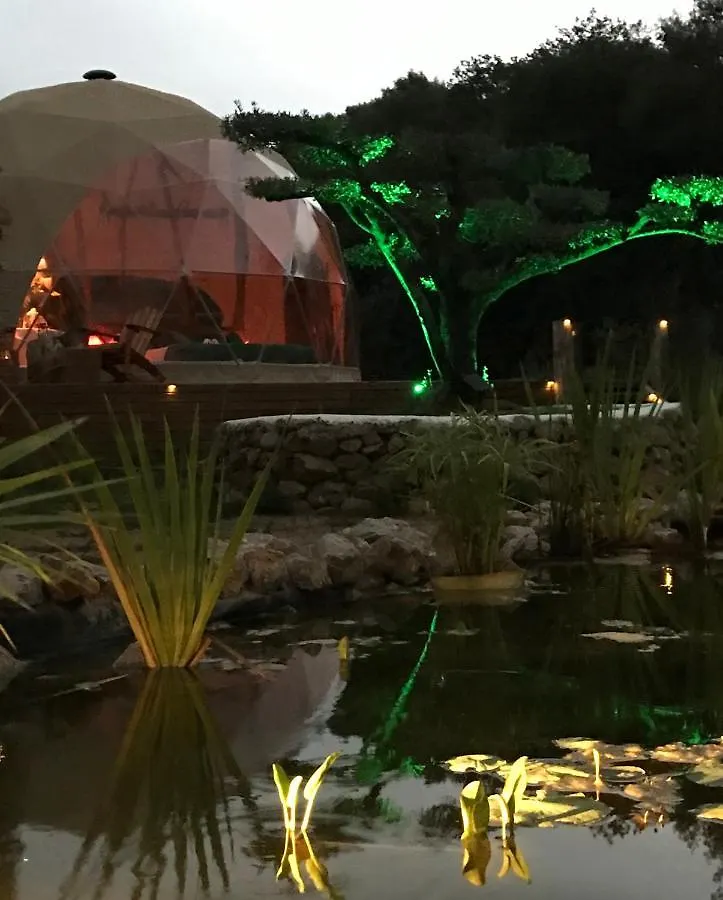 Campo de lujo Domo Suites Masía Cal Geperut Badalona España