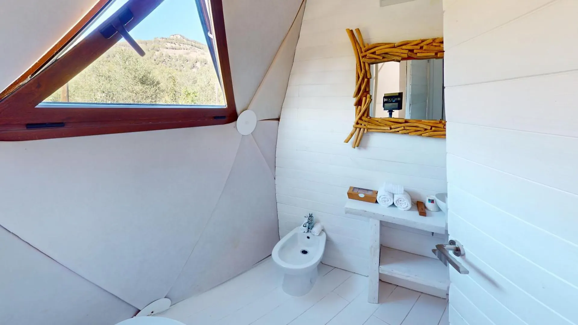 Domo Suites Masía Cal Geperut Badalona