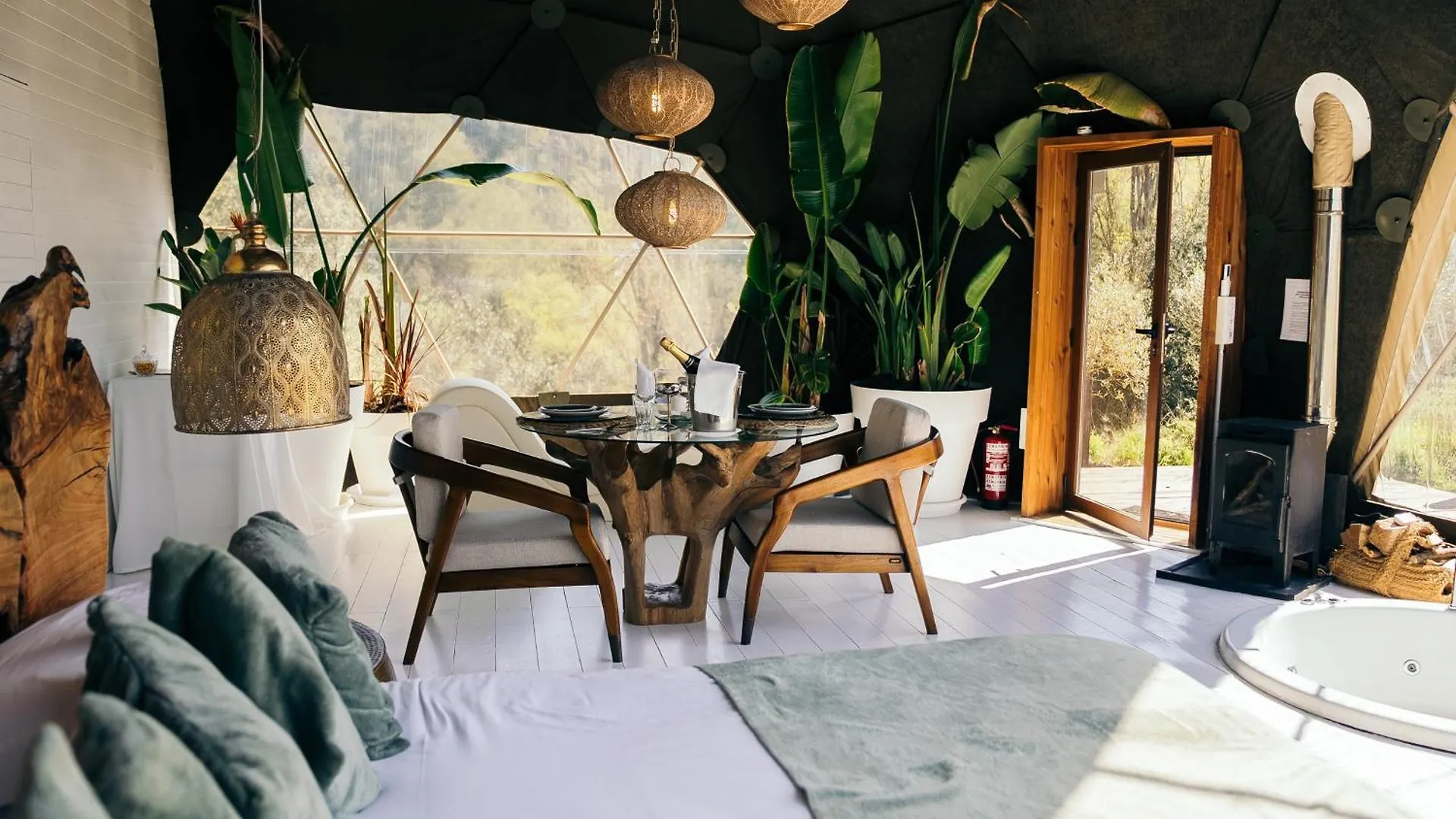Campo de lujo Domo Suites Masía Cal Geperut Badalona