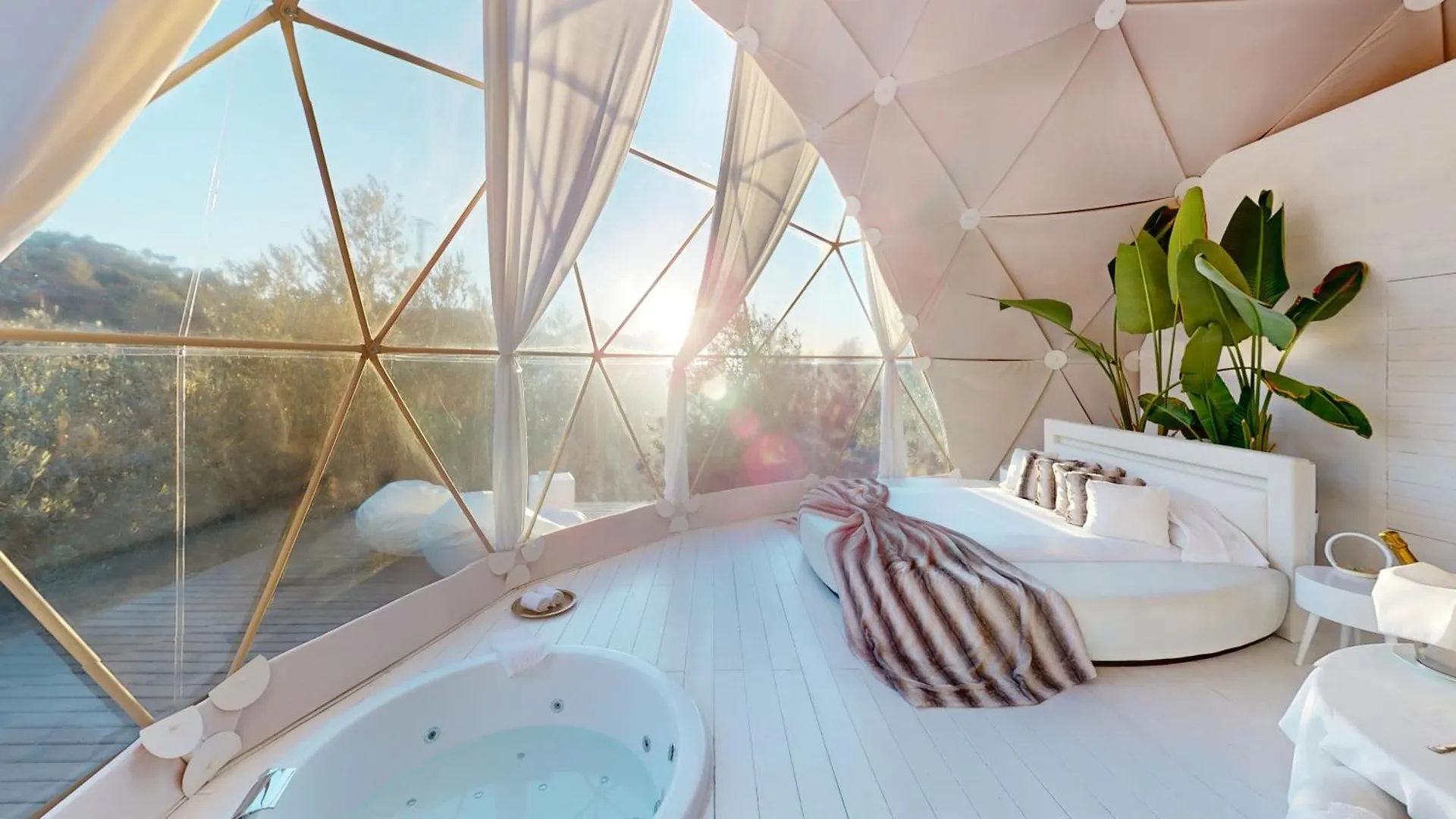Luxury tent Domo Suites Masia Cal Geperut Badalona