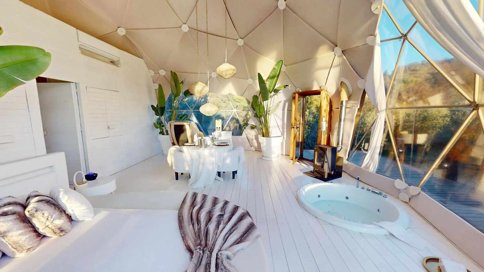 Luxury tent Domo Suites Masia Cal Geperut Badalona