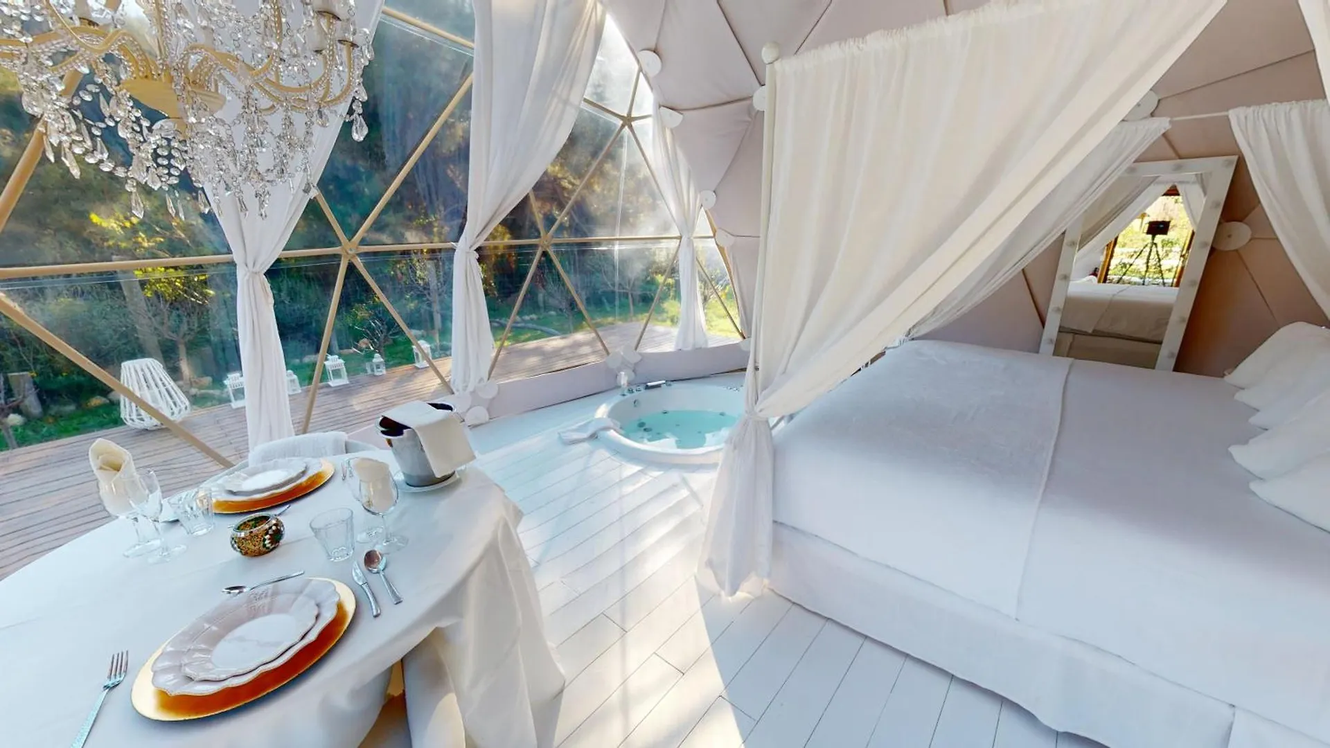 Luxury tent Domo Suites Masia Cal Geperut Badalona